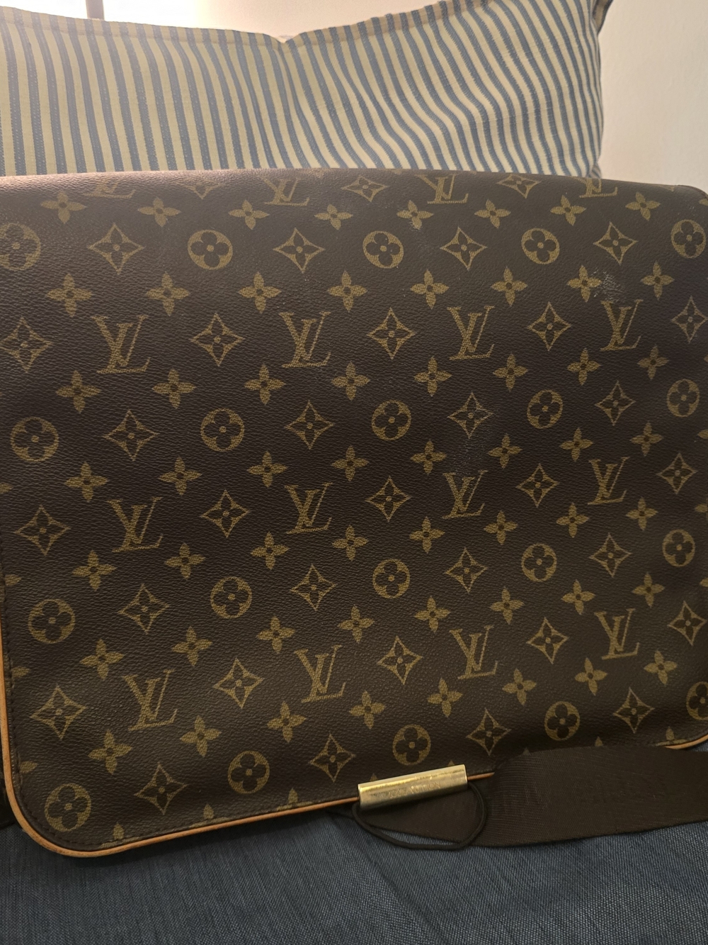 Louis Vuitton Abbesses Monogram Canvas Messenger Bag